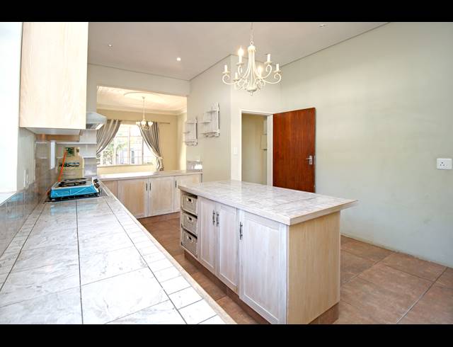 3 BEDROOM HOUSE FOR SALE IN KENSINGTON